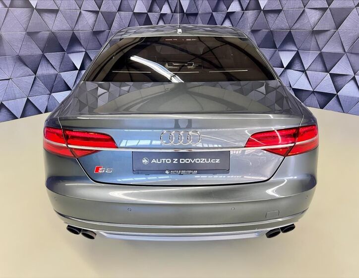 Audi S8 6