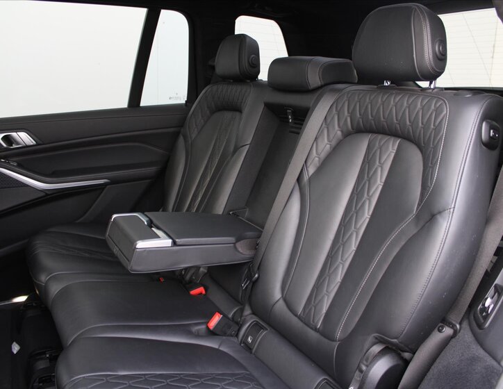 BMW X7 SUV 4,4 l 390 kw