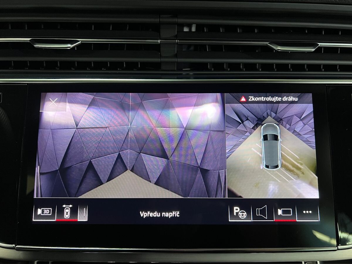 Audi Q8 SUV / Terénní 3,0 l 210 kw