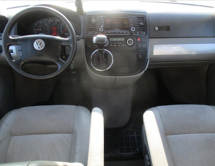 Volkswagen Multivan 13
