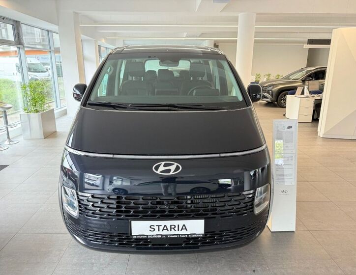 Hyundai Staria 1