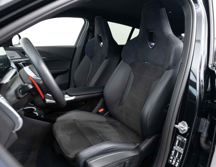 BMW X2 SUV 2,0 l 221 kw