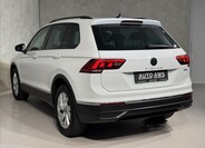Volkswagen Tiguan 9