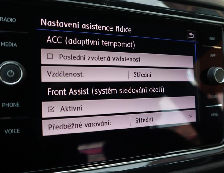 Volkswagen T-Roc CUV 1,5 l 110 kw