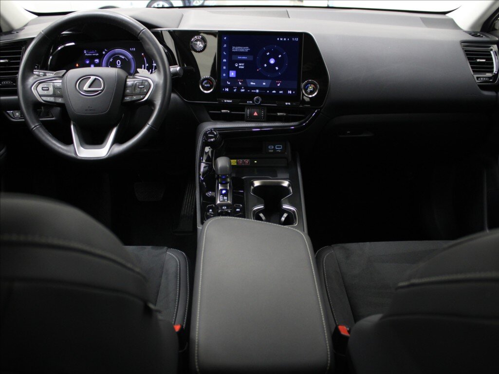Lexus NX 350h SUV / Terénní 2,5 l 179 kw