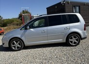 Volkswagen Touran 8