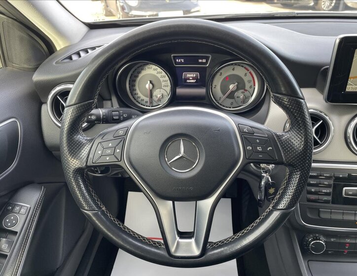 Mercedes-Benz GLA 28