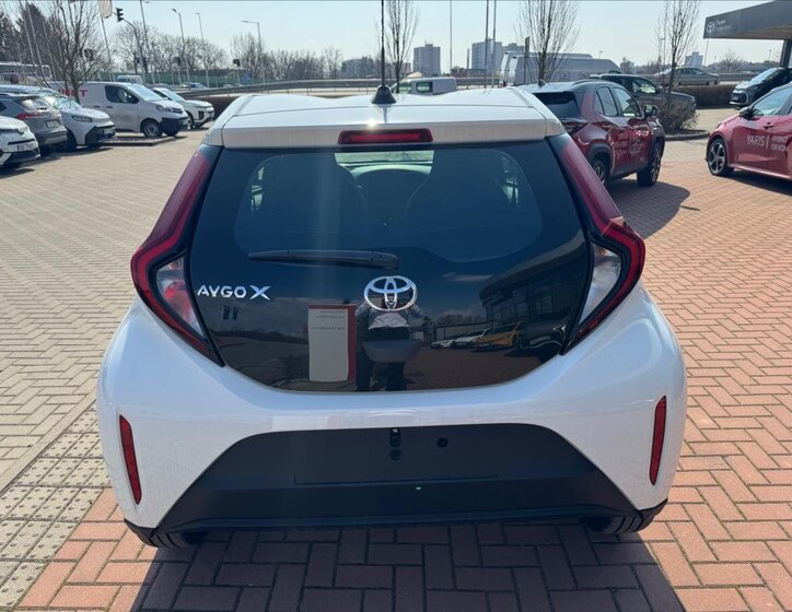 Toyota Aygo Hatchback 998,0 53 kw