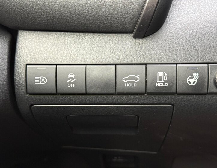 Toyota Camry Sedan / Limuzína 2,5 l 131 kw