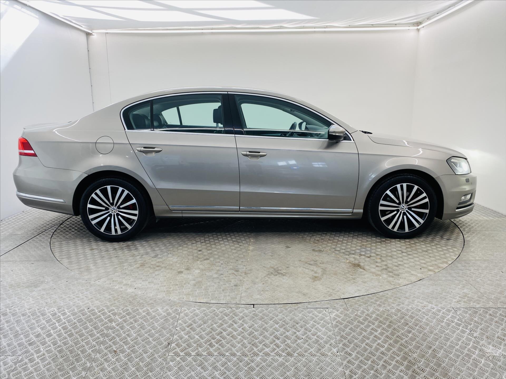 Volkswagen Passat Sedan / Limuzína 2,0 l 130 kw