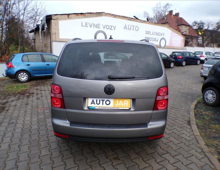 Volkswagen Touran 6