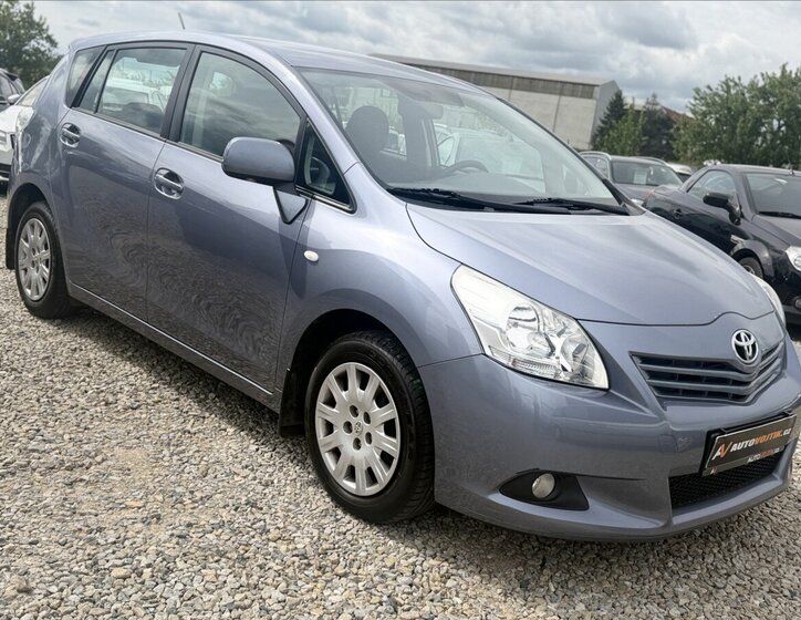Toyota Verso Kombi 2,0 l 93 kw