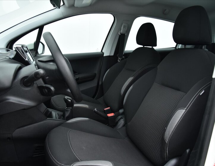 Peugeot 208 Hatchback 1,2 l 60 kw