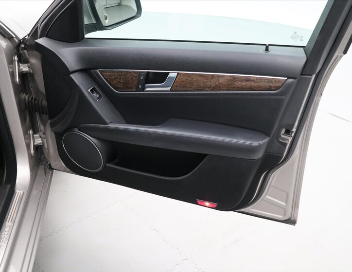 Mercedes-Benz Třídy C Sedan / Limuzína 2,1 l 125 kw