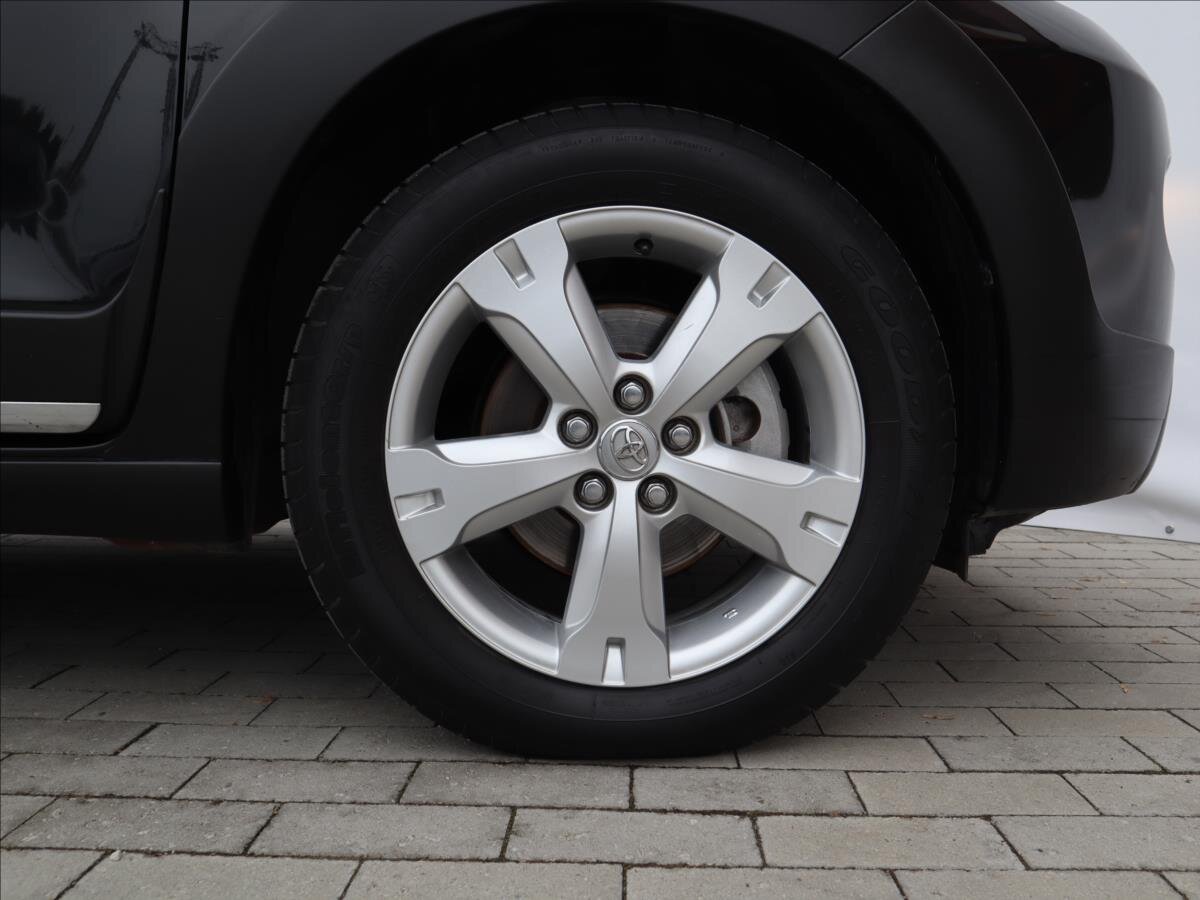 Toyota Urban Cruiser Hatchback 1,3 l 74 kw