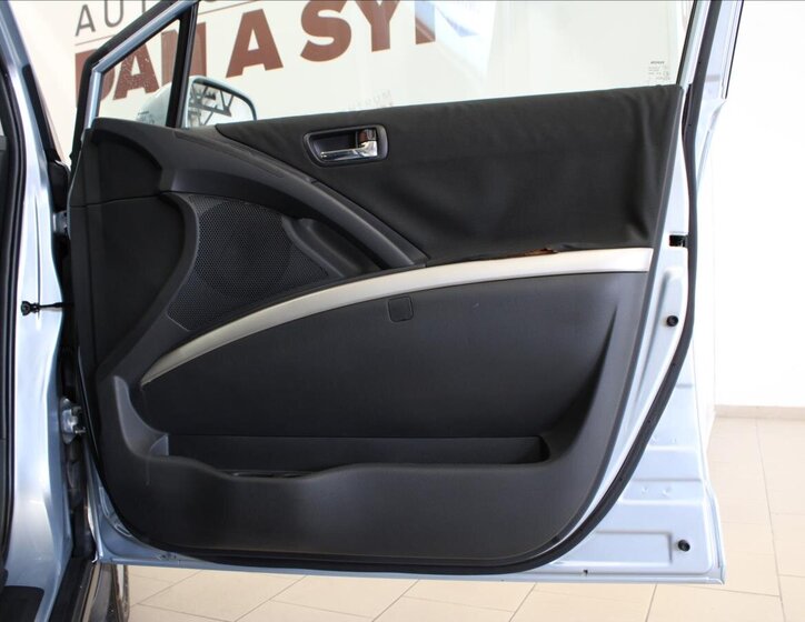 Toyota Corolla Verso Kombi 1,8 l 95 kw