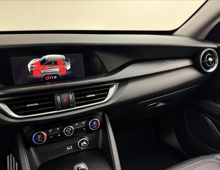 Alfa Romeo Stelvio 14