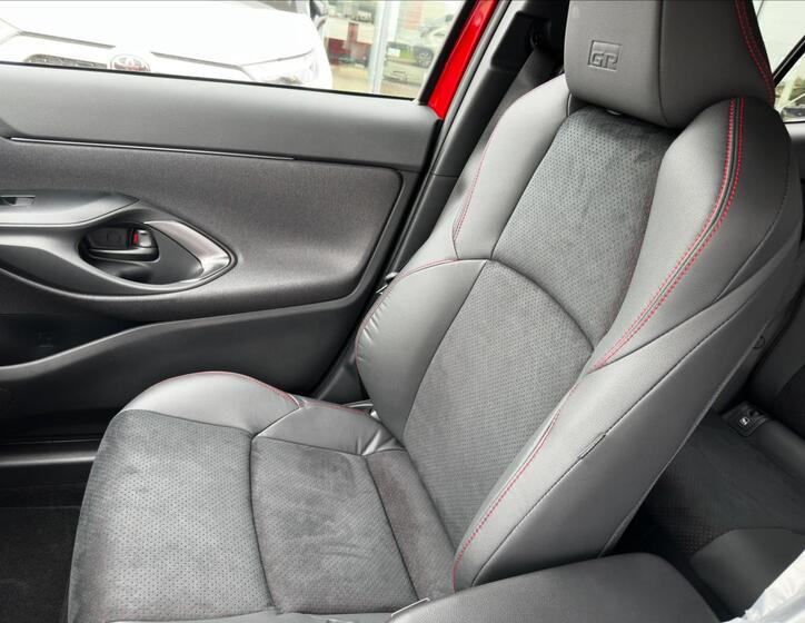 Toyota Yaris Cross 12