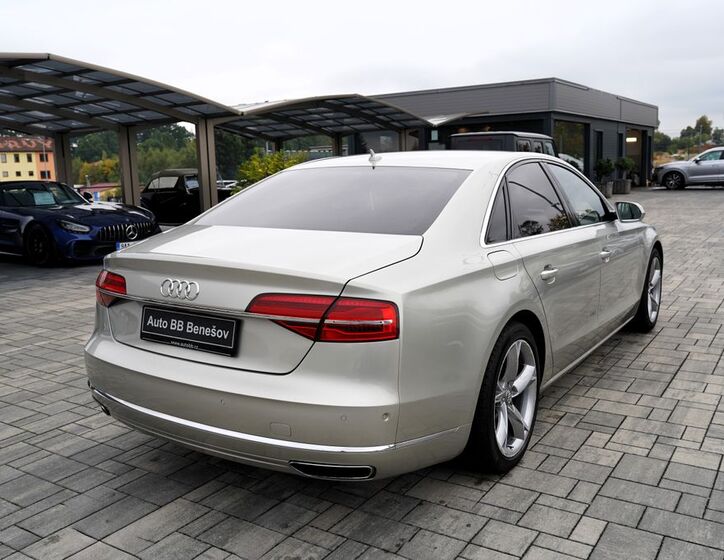 Audi A8 6