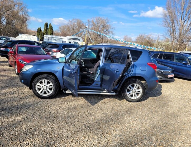 Toyota RAV4 SUV / Terénní 2,2 l 100 kw