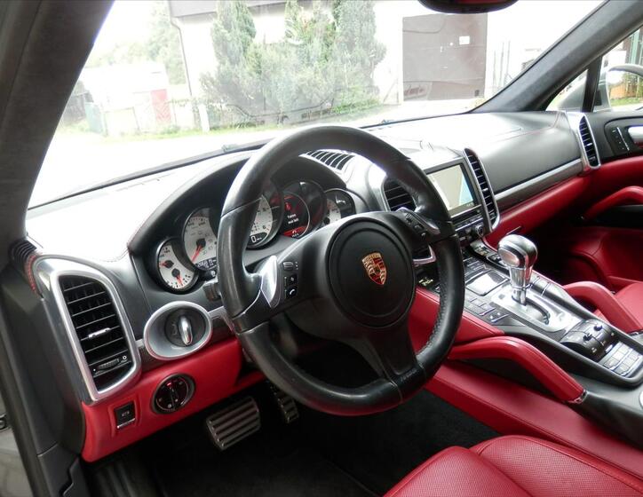 Porsche Cayenne 12