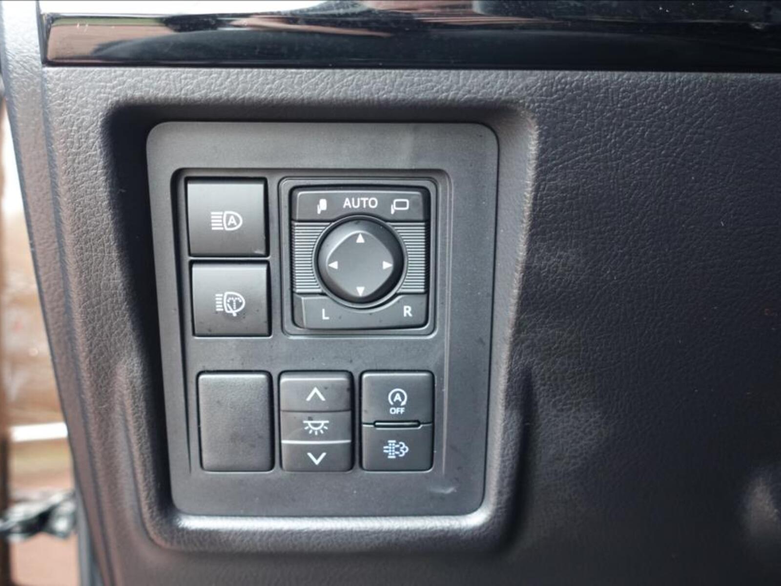 Toyota Land Cruiser 31