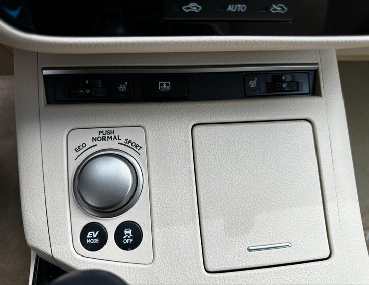 Lexus ES 300h Sedan / Limuzína 3,0 l 116 kw