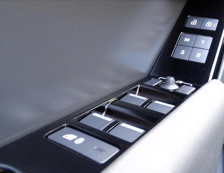 Land Rover Range Rover Velar 13