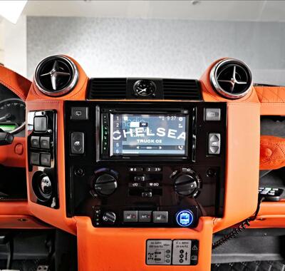 Land Rover Defender 17