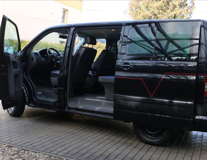 Volkswagen Multivan MPV 2,5 l 128 kw