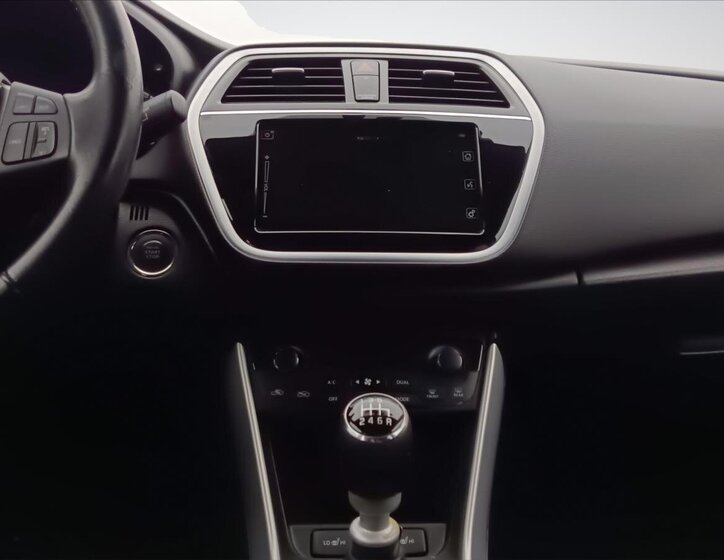 Suzuki SX4 S-Cross 10