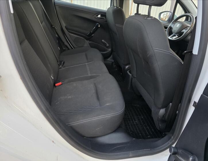 Peugeot 208 24