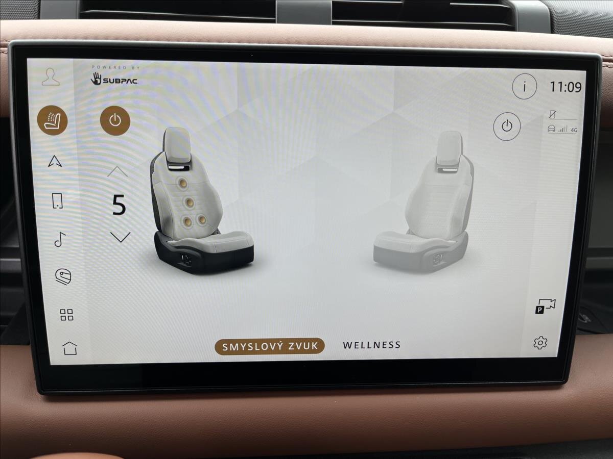 Land Rover Defender SUV 4,4 l 467 kw