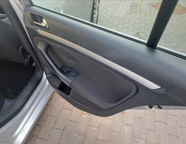 Volkswagen Golf Kombi 1,6 l 77 kw