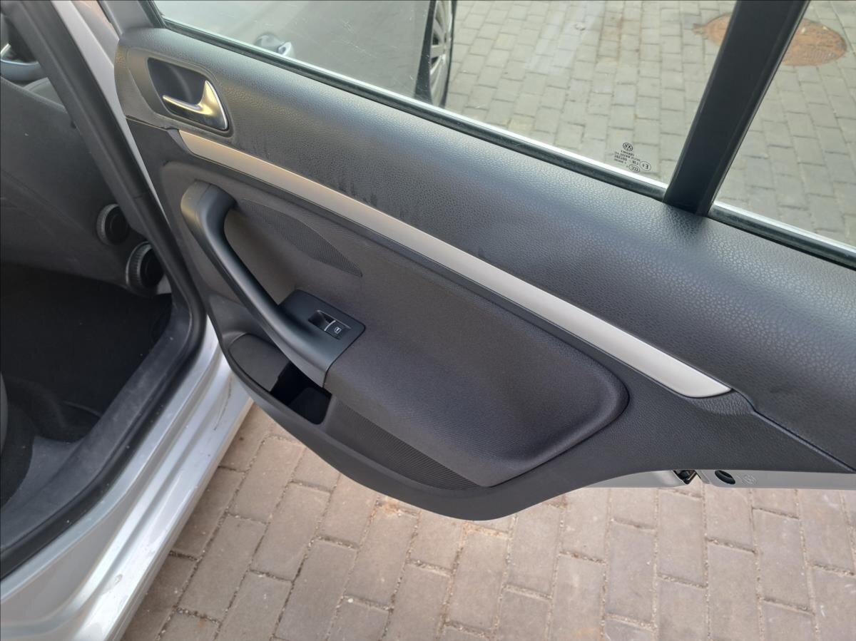 Volkswagen Golf Kombi 1,6 l 77 kw