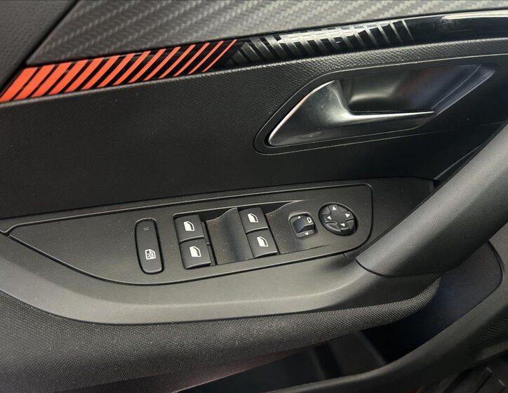 Peugeot 2008 SUV / Terénní 1,2 l 74 kw