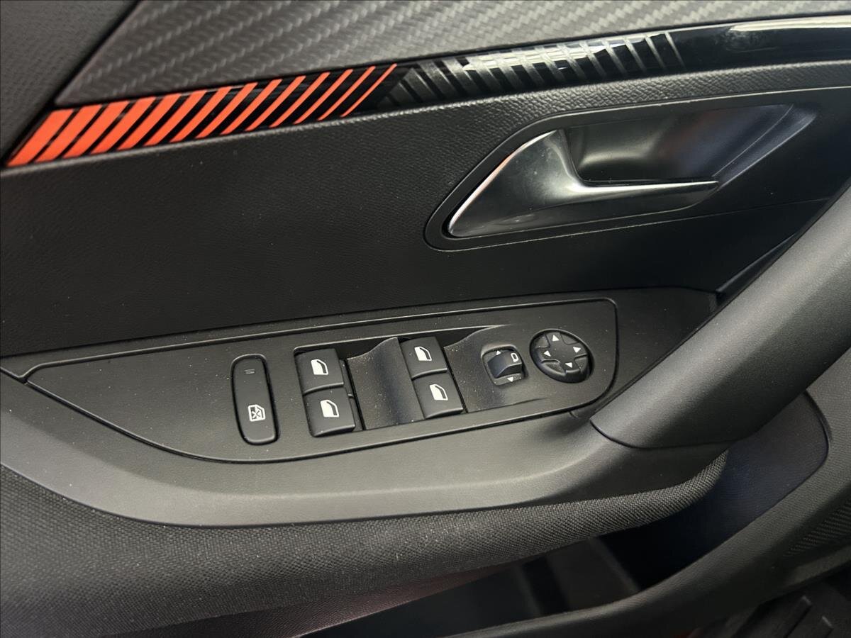 Peugeot 2008 SUV / Terénní 1,2 l 74 kw