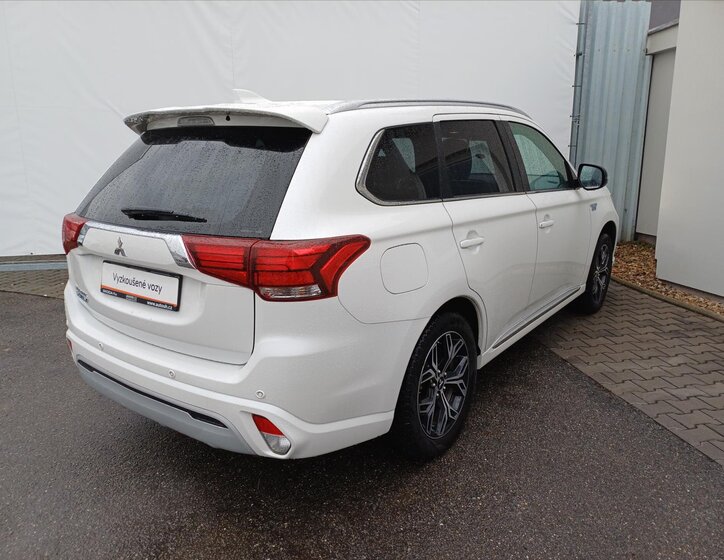 Mitsubishi Outlander Kombi 2,4 l 99 kw