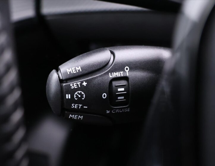 Peugeot 208 Hatchback 1,2 l 74 kw