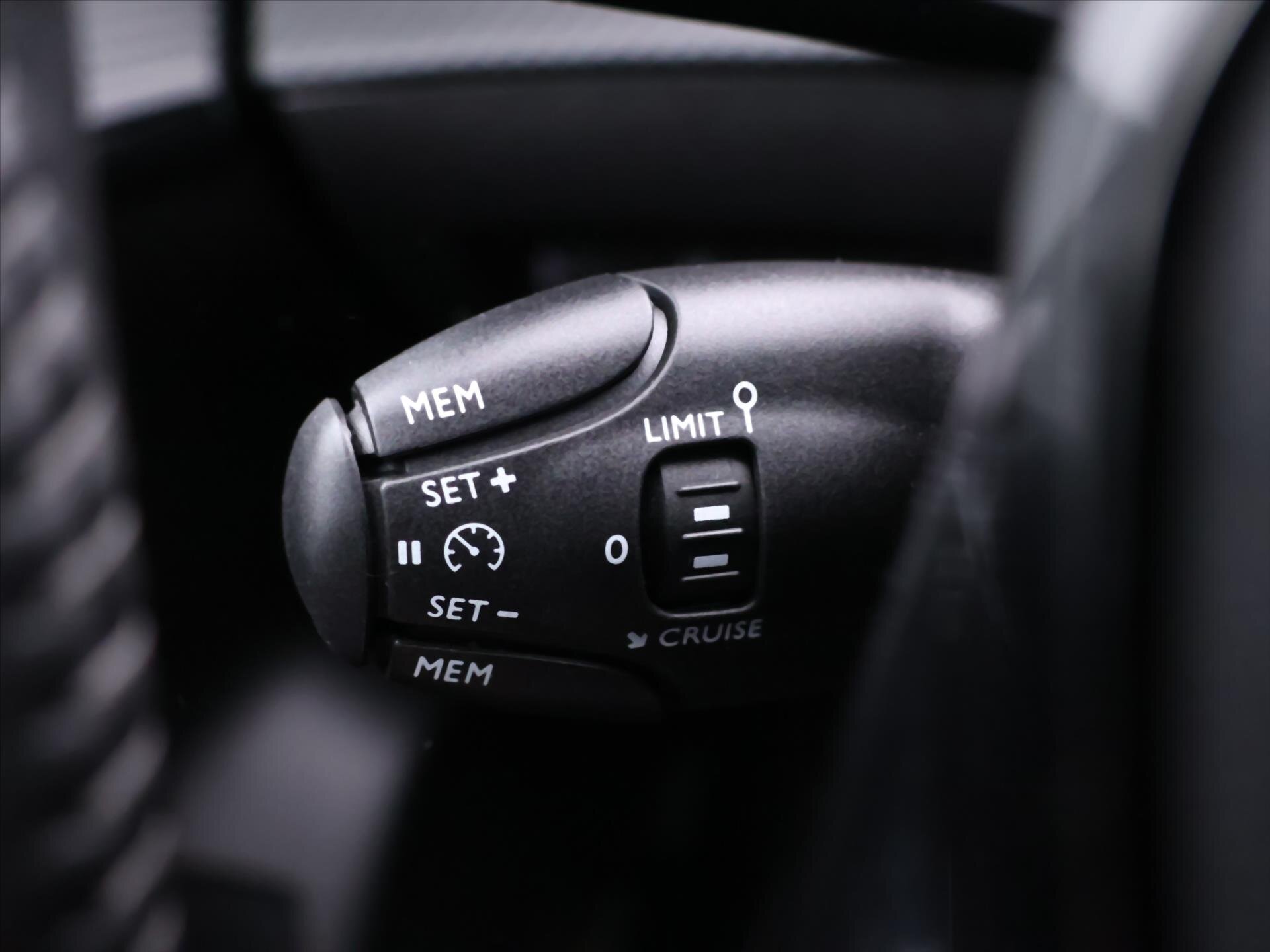 Peugeot 208 Hatchback 1,2 l 74 kw