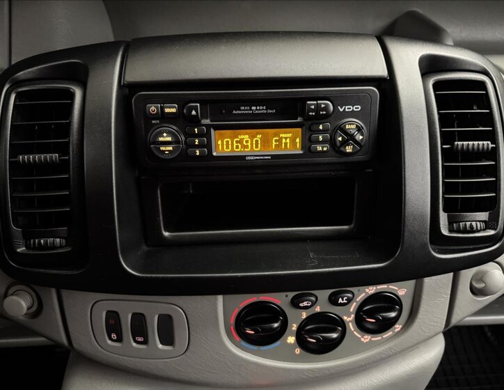 Opel Vivaro Kombi 2,5 l 107 kw