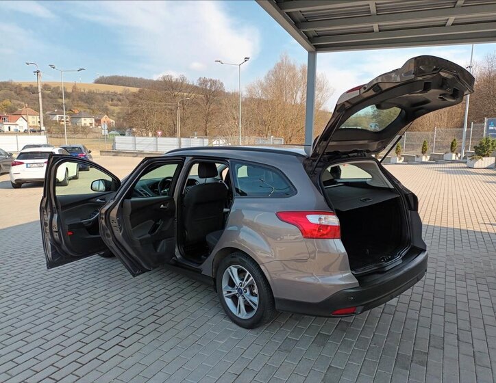 Ford Focus Kombi 998,0 92 kw