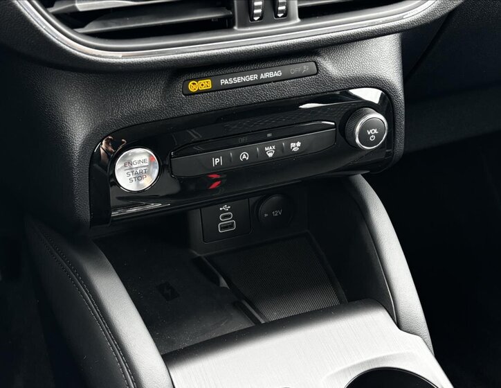 Ford Kuga SUV / Terénní 1,5 l 137 kw