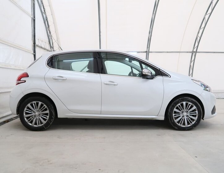 Peugeot 208 Hatchback 1,2 l 81 kw