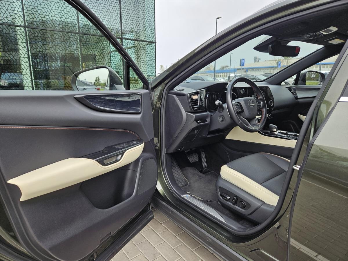 Lexus NX 450h plus SUV / Terénní 2,5 l 227 kw