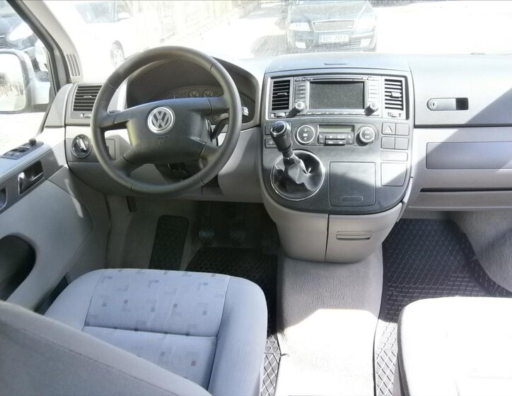 Volkswagen Multivan 11