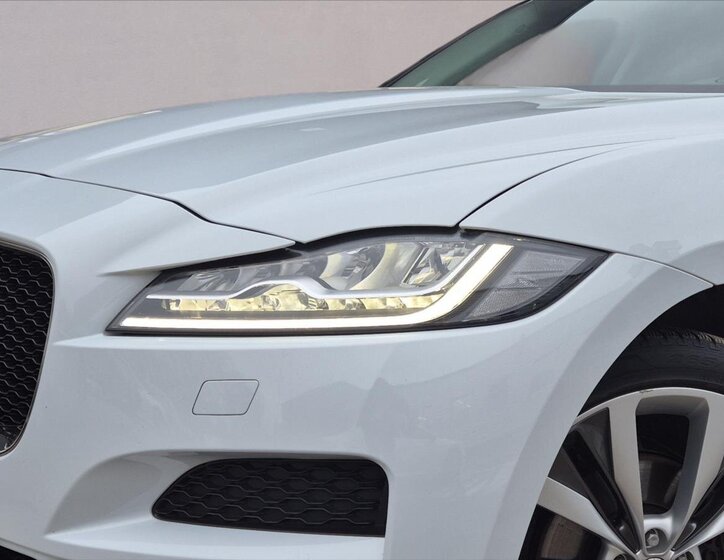 Jaguar F-Pace SUV / Terénní 3,0 l 221 kw