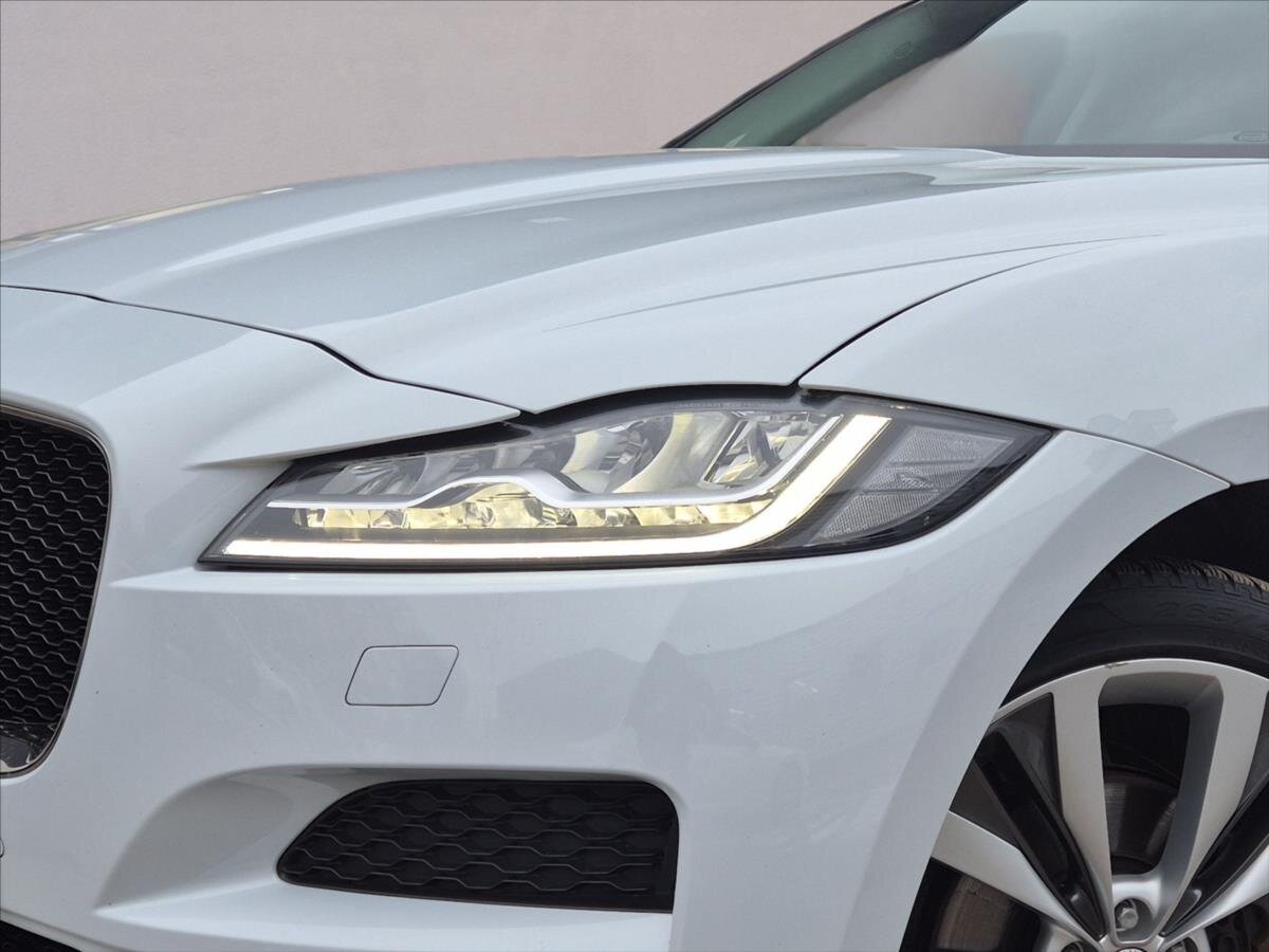 Jaguar F-Pace SUV / Terénní 3,0 l 221 kw