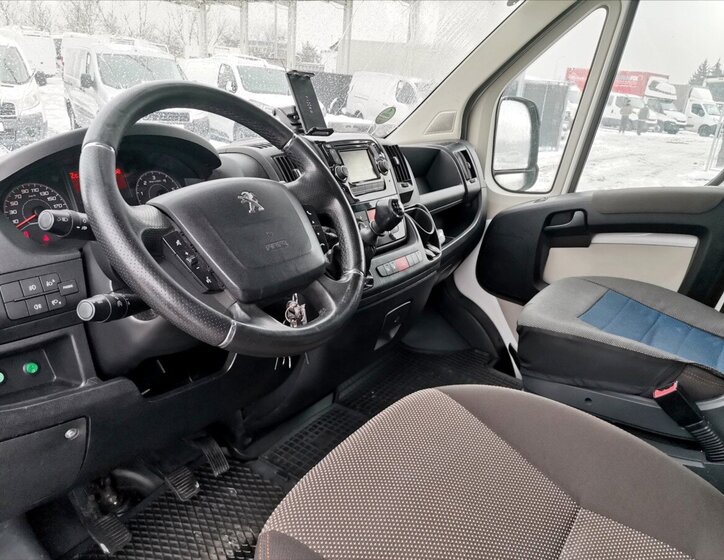 Peugeot Boxer Valník 2,2 l 110 kw