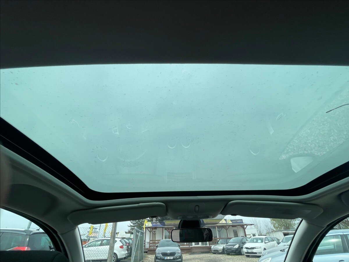 Nissan Qashqai SUV / Terénní 2,0 l 104 kw